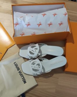 Chanel Buty, sandals flip -flops, almost from the river