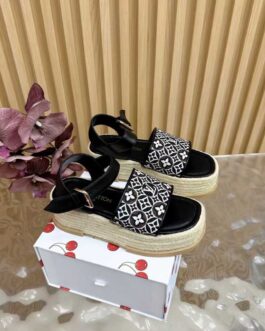 Louis Vuitton Buty, sandaly klapki, skora