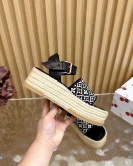 Louis Vuitton Buty, sandaly klapki, skora