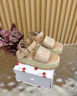 Louis Vuitton Buty, sandaly klapki, skora