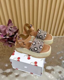 Louis Vuitton Buty, sandaly klapki, skora