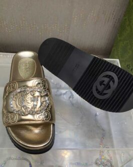Gucci Buty, sandaly klapki, skora