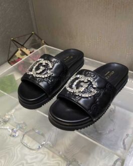 Gucci Buty, sandaly klapki, skora