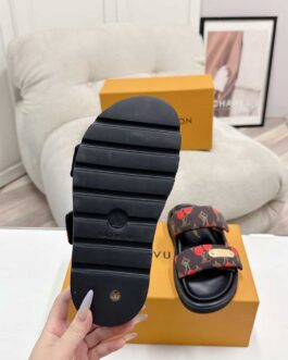 Louis Vuitton Buty, sandaly klapki, skora