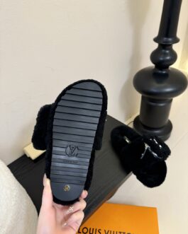 Louis Vuitton Buty, sandaly klapki, skora