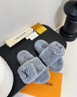 Louis Vuitton Buty, sandaly klapki, skora