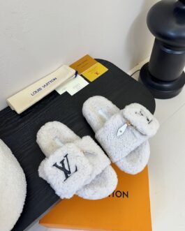 Louis Vuitton Buty, sandaly klapki, skora