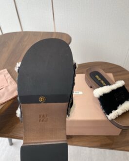 Miu miu Buty, sandaly klapki, skora