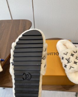 Louis Vuitton Buty, sandaly klapki, skora