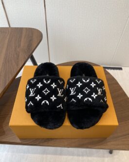 Louis Vuitton Buty, sandaly klapki, skora