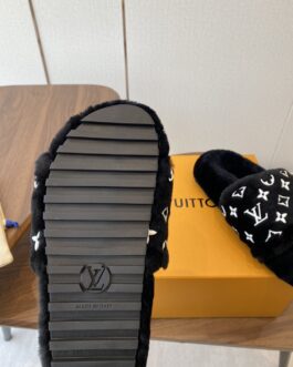 Louis Vuitton Buty, sandaly klapki, skora