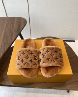 Louis Vuitton Buty, sandaly klapki, skora