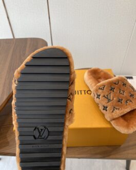 Louis Vuitton Buty, sandaly klapki, skora
