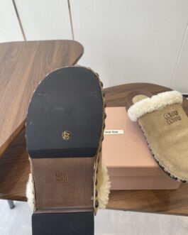 Miu miu Buty, sandaly klapki, skora
