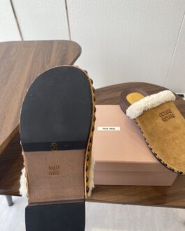 Miu miu Buty, sandaly klapki, skora