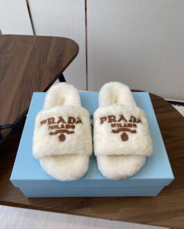 Prada Buty, sandaly klapki, skora