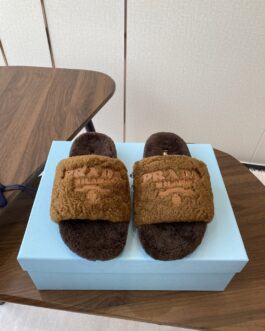 Prada Buty, sandaly klapki, skora