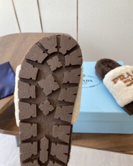 Prada Buty, sandaly klapki, skora