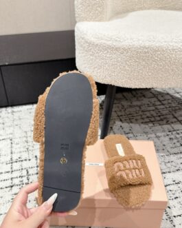 Miu miu Buty, sandaly klapki, skora