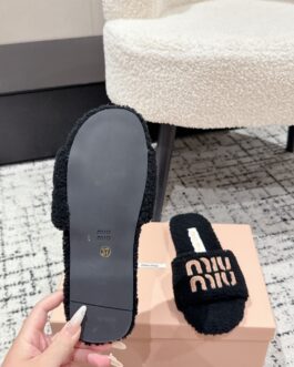Miu miu Buty, sandaly klapki, skora