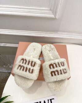 Miu miu Buty, sandaly klapki, skora