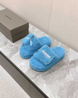 Balenciaga Buty, sandaly klapki, skora