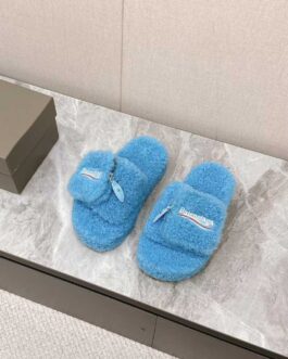Balenciaga Buty, sandaly klapki, skora