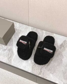 Balenciaga Buty, sandaly klapki, skora