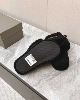 Balenciaga Buty, sandaly klapki, skora
