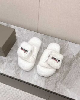 Balenciaga Buty, sandaly klapki, skora