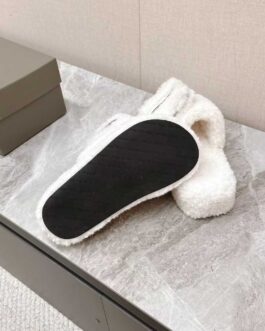 Balenciaga Buty, sandaly klapki, skora