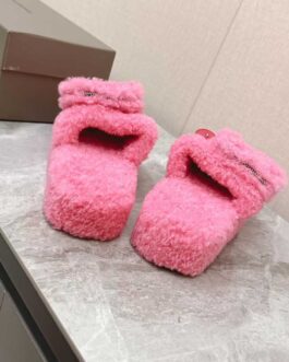 Balenciaga Buty, sandaly klapki, skora