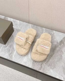Balenciaga Buty, sandaly klapki, skora