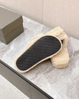 Balenciaga Buty, sandaly klapki, skora