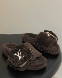 Louis Vuitton Buty, sandaly klapki, skora