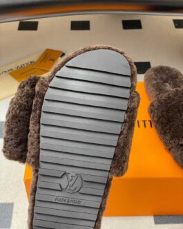 Louis Vuitton Buty, sandaly klapki, skora