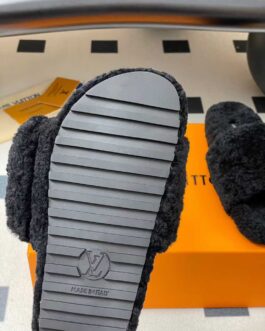 Louis Vuitton Buty, sandaly klapki, skora