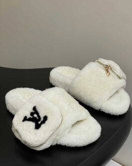 Louis Vuitton Buty, sandaly klapki, skora