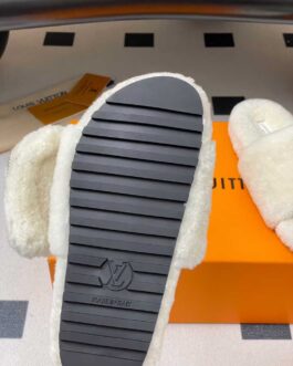 Louis Vuitton Buty, sandaly klapki, skora
