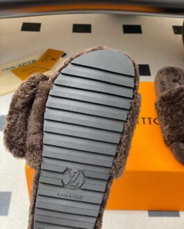 Louis Vuitton Buty, sandaly klapki, skora