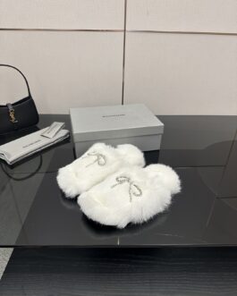 Balenciaga Buty, sandaly klapki, skora