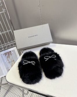 Balenciaga Buty, sandaly klapki, skora