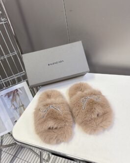 Balenciaga Buty, sandaly klapki, skora