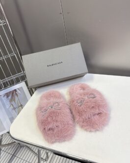 Balenciaga Buty, sandaly klapki, skora
