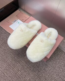 Miu miu Buty, sandaly klapki, skora