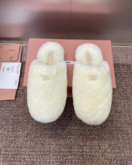 Miu miu Buty, sandaly klapki, skora