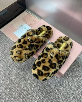 Miu miu Buty, sandaly klapki, skora