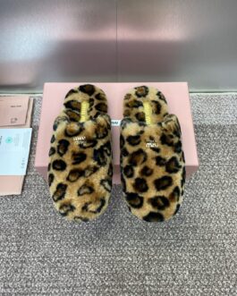 Miu miu Buty, sandaly klapki, skora