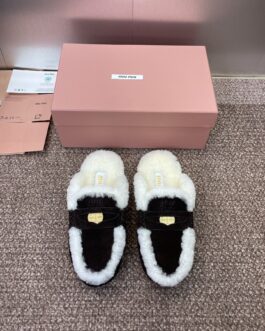 Miu miu Buty, sandaly klapki, skora