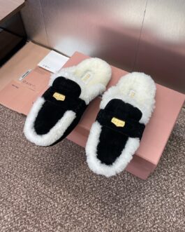 Miu miu Buty, sandaly klapki, skora